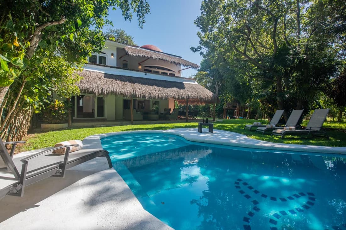 Luxurious 4 to 5-Bedroom Villa with Private Pool in Playa del Carmen
