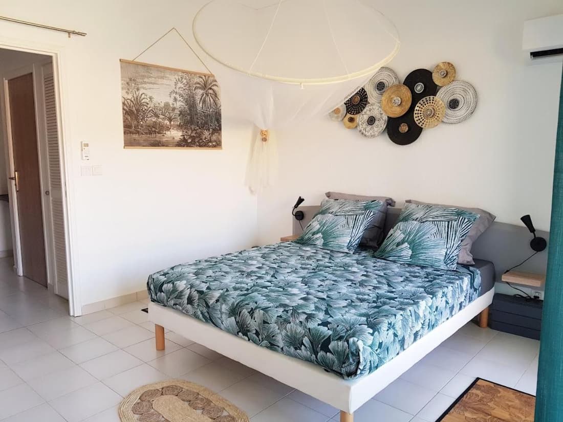 Appartement avec piscine et accès direct plage 102