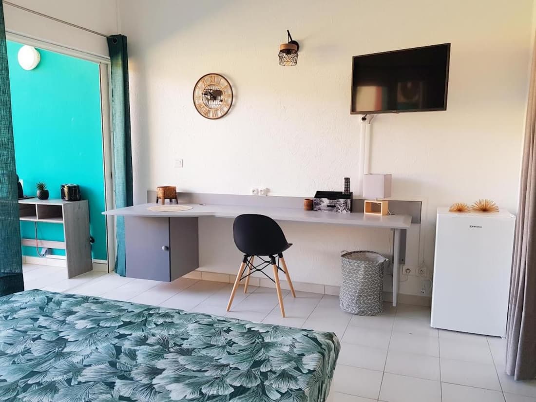 Appartement avec piscine et accès direct plage 102