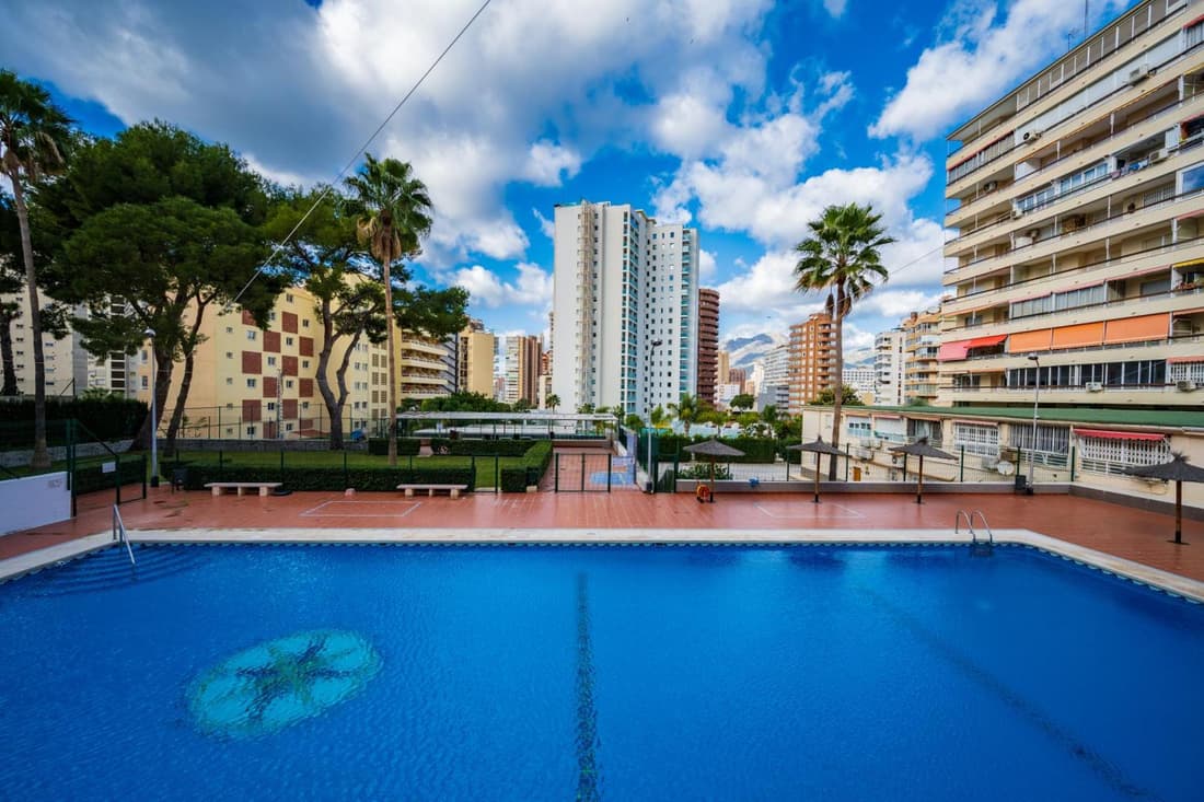 Beautiful Parque Loix 4 bedroom apartment shared pool, tennis court