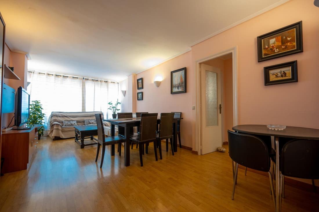 Beautiful Parque Loix 4 bedroom apartment shared pool, tennis court