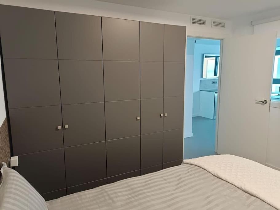 Estupendo apartamento en planta 22. 1ª línea.