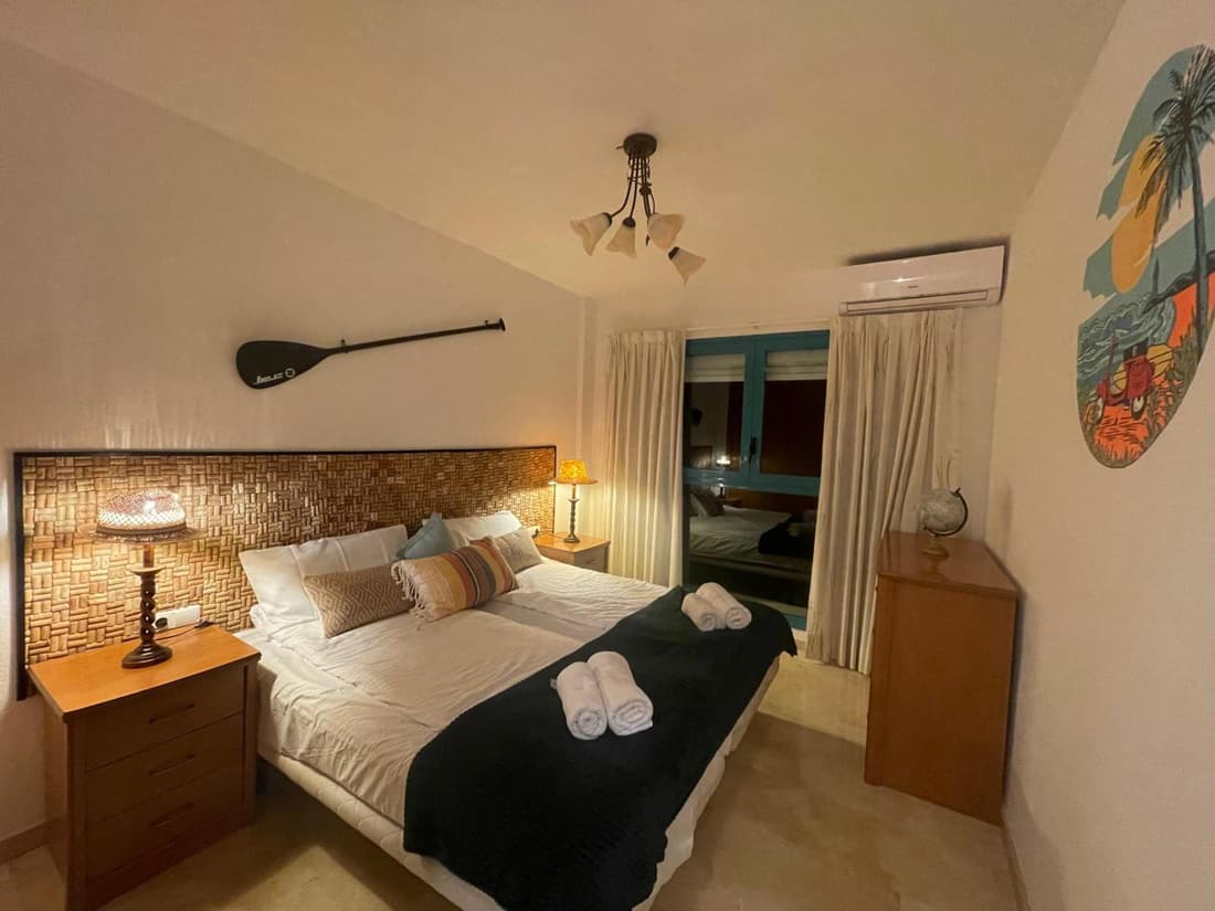 Traveler's Beach Apartment with sea view, coffee & parking