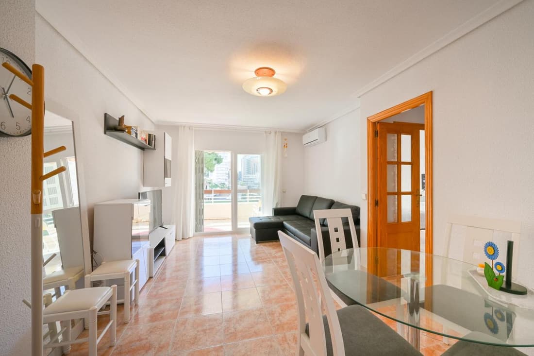 Two Bedrooms Large terrace in Levante Benidorm 3 minutes walk to the beach