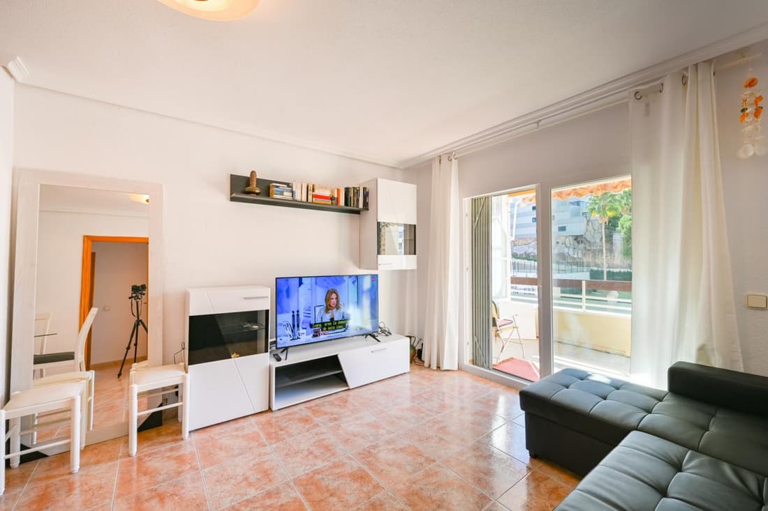Two Bedrooms Large terrace in Levante Benidorm 3 minutes walk to the beach