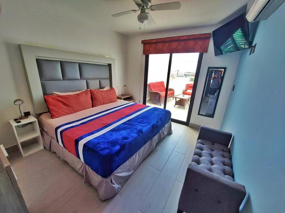 ToP VIP! Pent-house with your PRIVATE pool & chairs 2 bedrooms