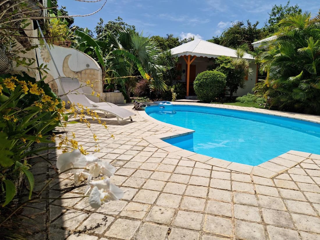 Bungalows du Soleil - Piscine Jardin Fleuri
