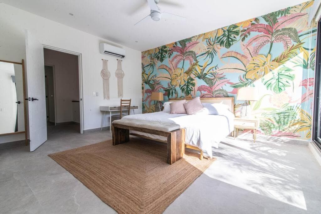 Beautiful 4BR, Up to 8 Guests, Private Pool, 10 min to Beach