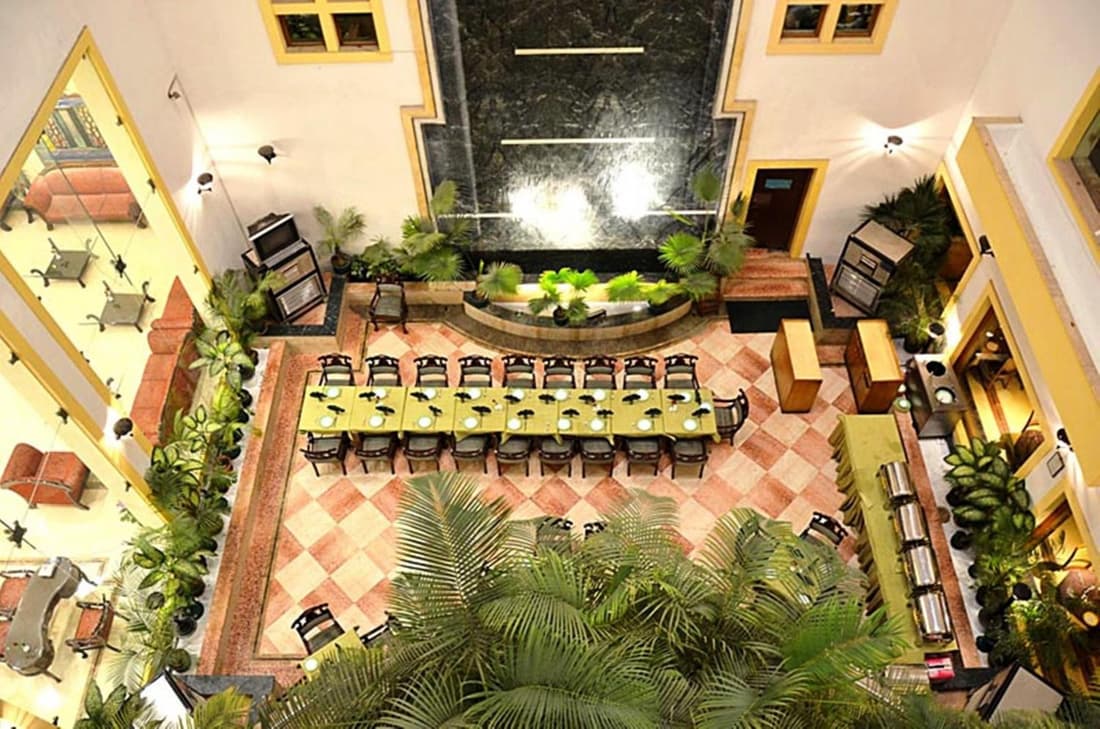 Hotel Meraden Grand