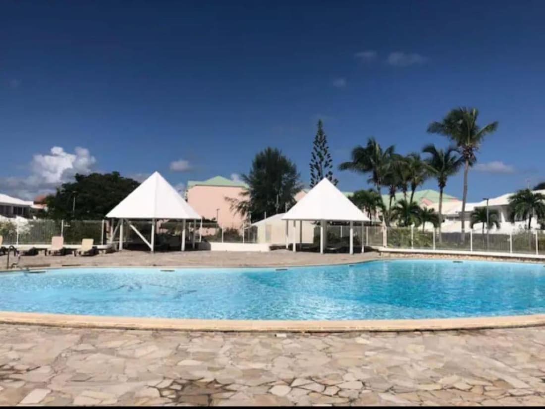 Studio Azur, résidence privée et piscines, citerne