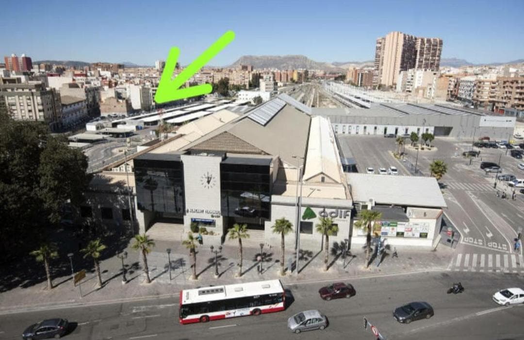 Super Estudio 2 "a pasos de la Estación Renfe"