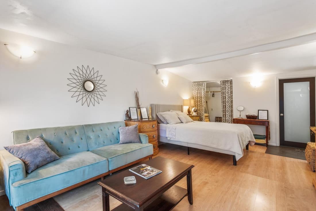 Private Studio City Guest House