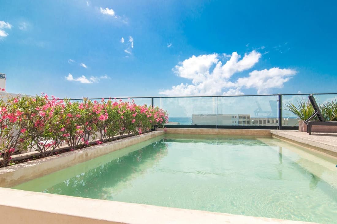 Kuxtal 3 Bedroom Downtown Apartment by Casago