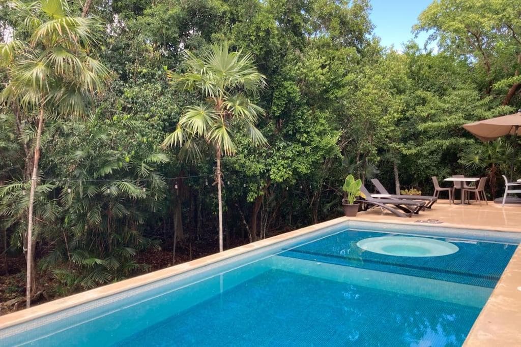 Aku-Chic Newly furbished condo Jungle pool
