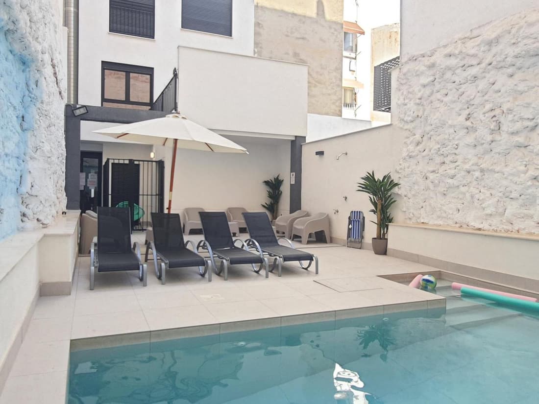 Bretón 17- Apartamentos con piscina climatizada en Alicante centro