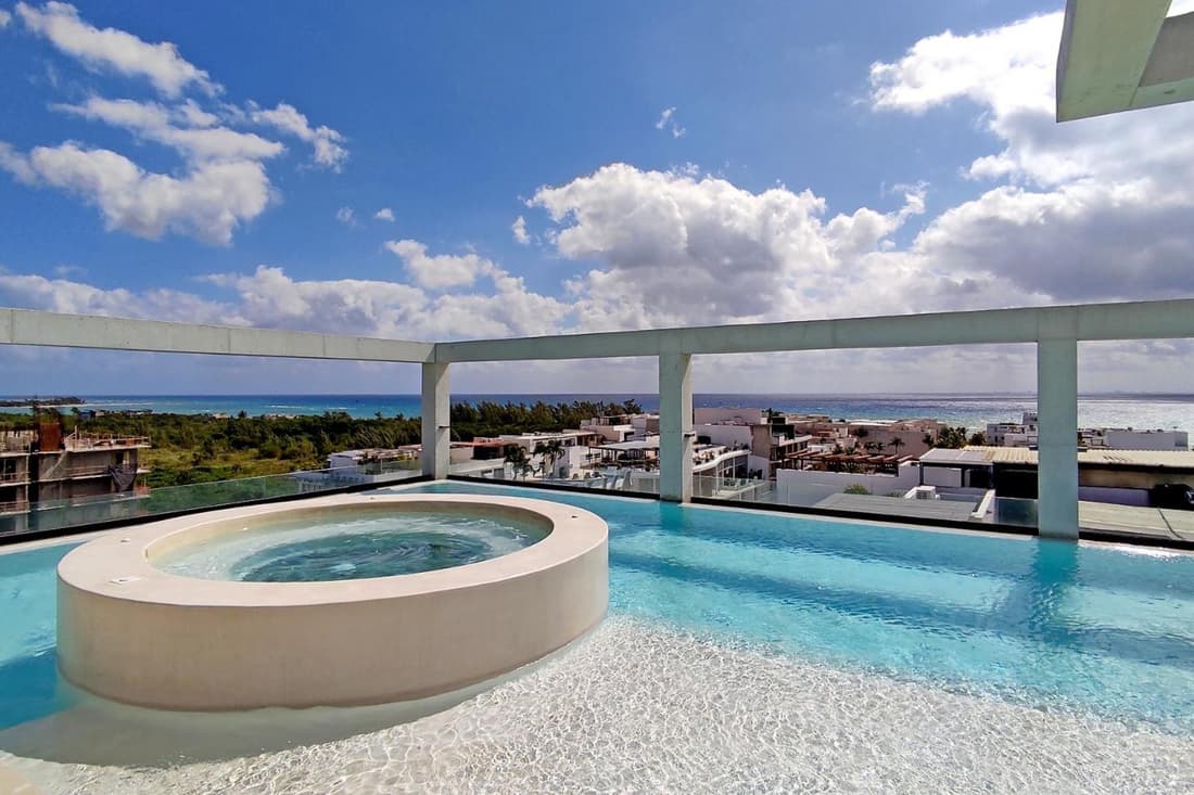 Modern 2 Story Beach Loft with Rooftop Pool and Ocean Views