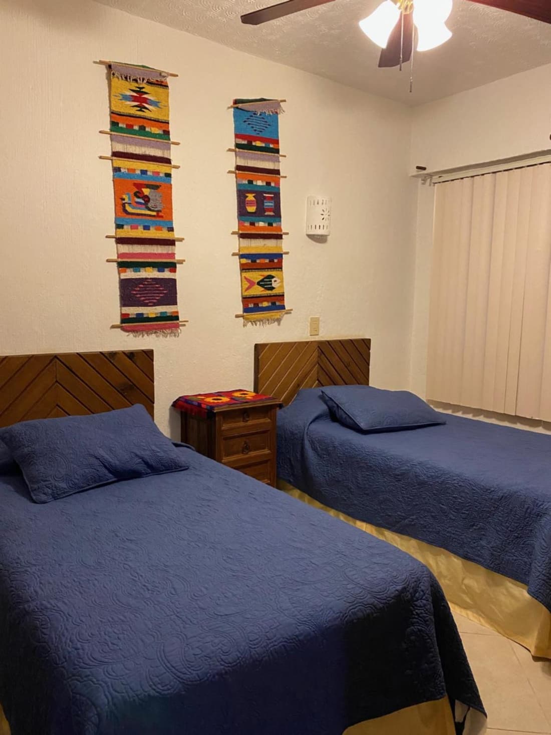 Departamento frente al mar con dos recámaras y seguridad 24 h a dos cuadras de la Quinta Avenida