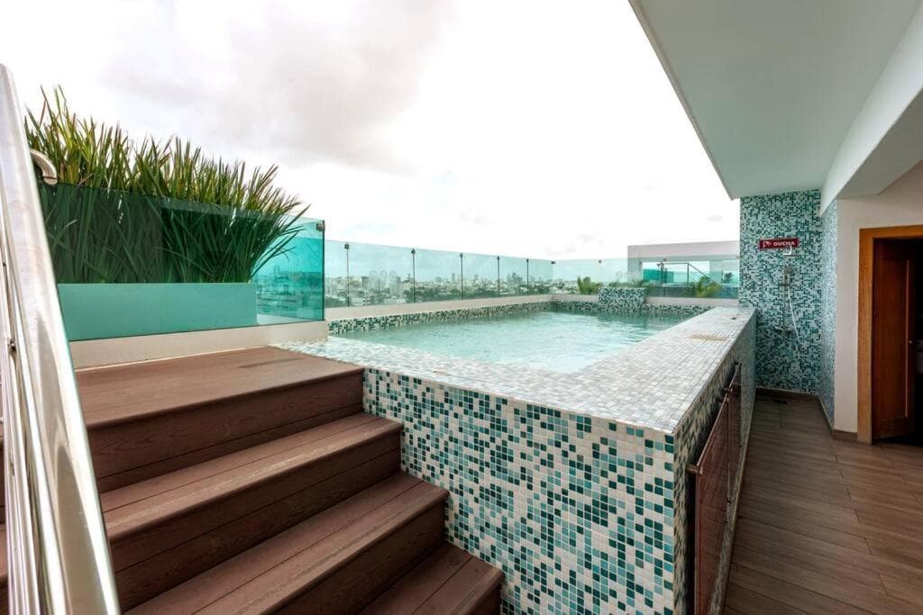 Stunning infinity pool apartment