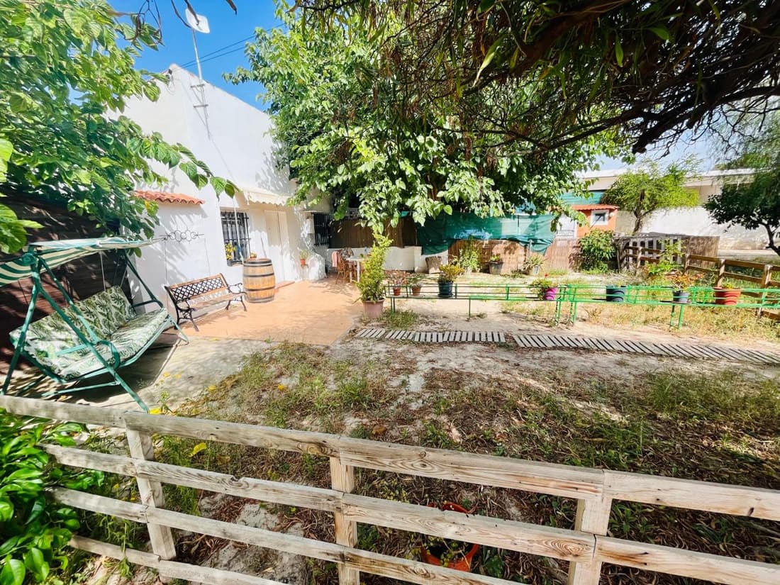 Alicante Garden & BBQ - Estudio adosado con Jardín, Parking Privado y Relax Total