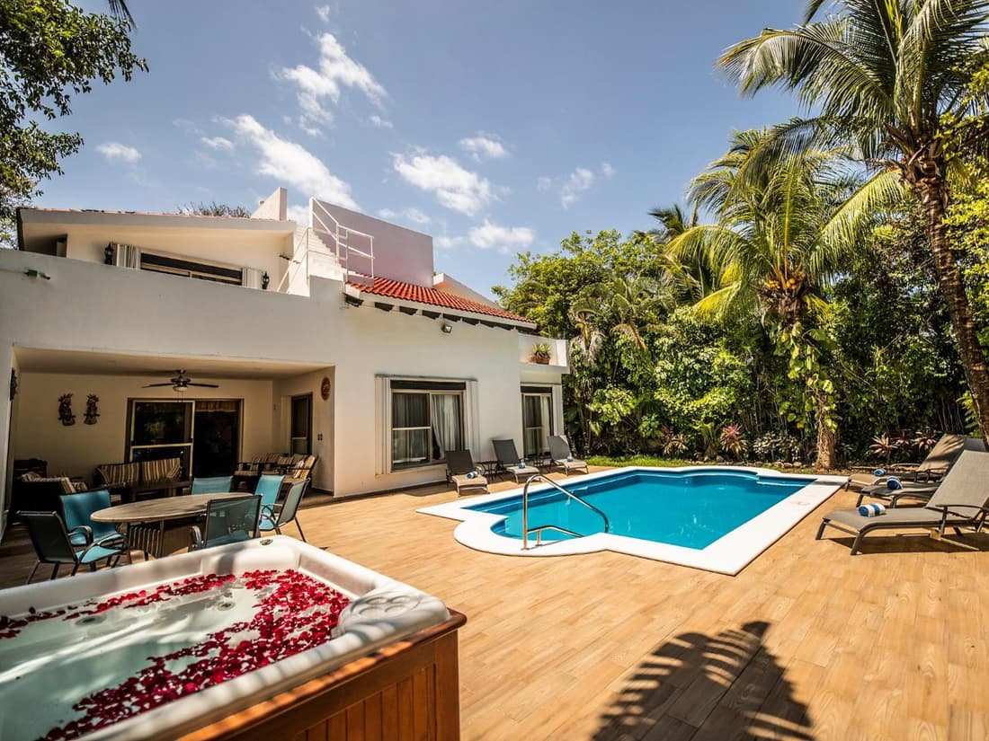 Luxurious 6-Bedroom Villa with Private Pool in Playa del Carmen