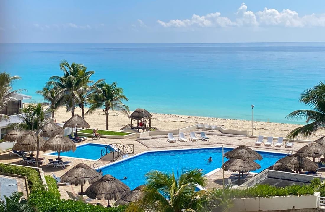 Amazing Beach Oceanfront ground floor apartments 1 or 2 bedrooms Brisas Shores