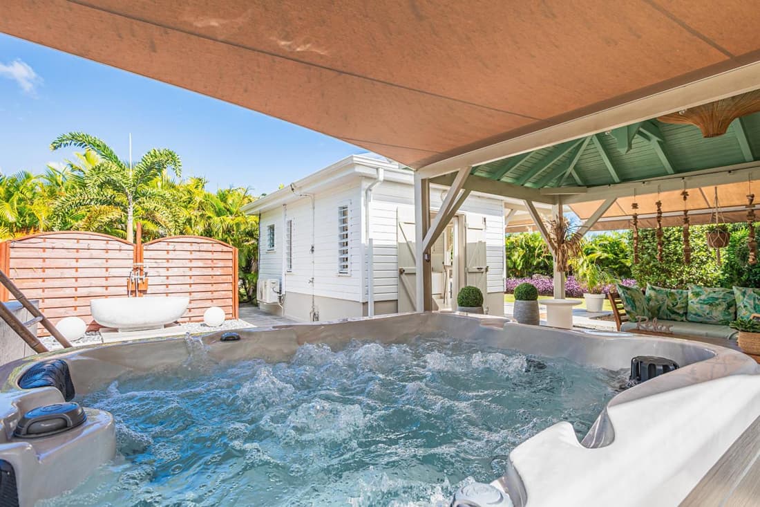 Magnifique Bungalow et Jacuzzi au cœur des plages