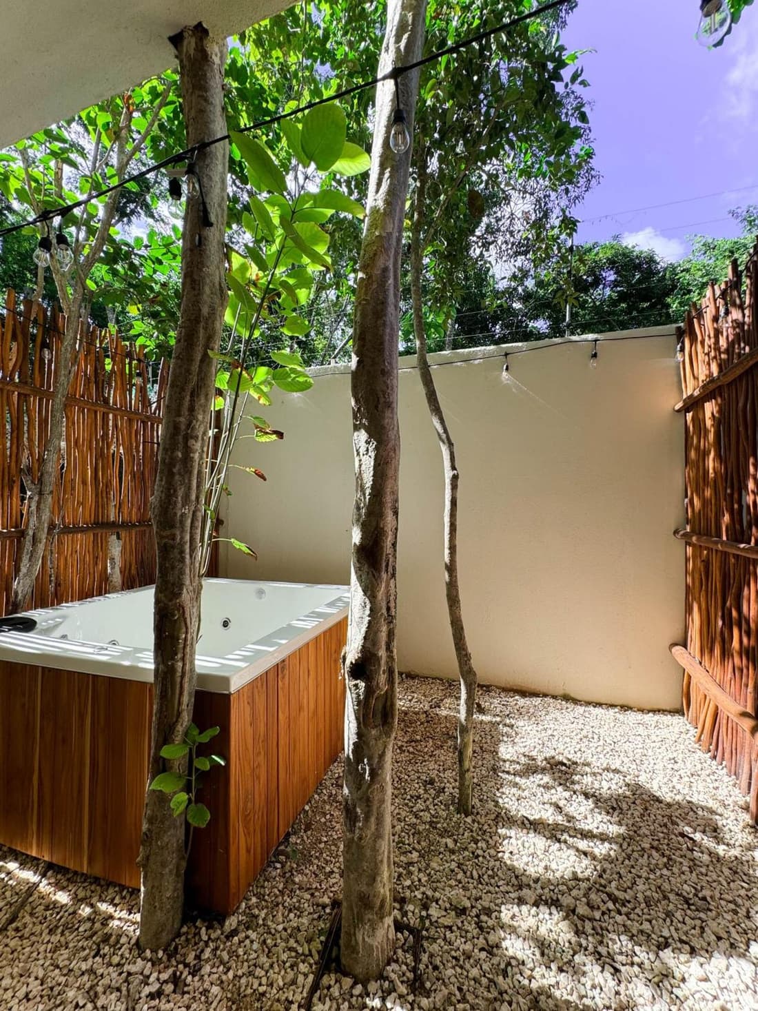 INCREIBLE STUDIO GARDEN POOL N-B2 By SANDY POWERFUL