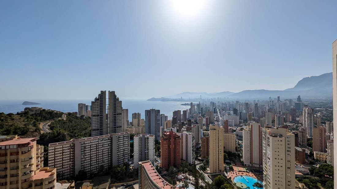 TORRE LUGANO sea view apartment