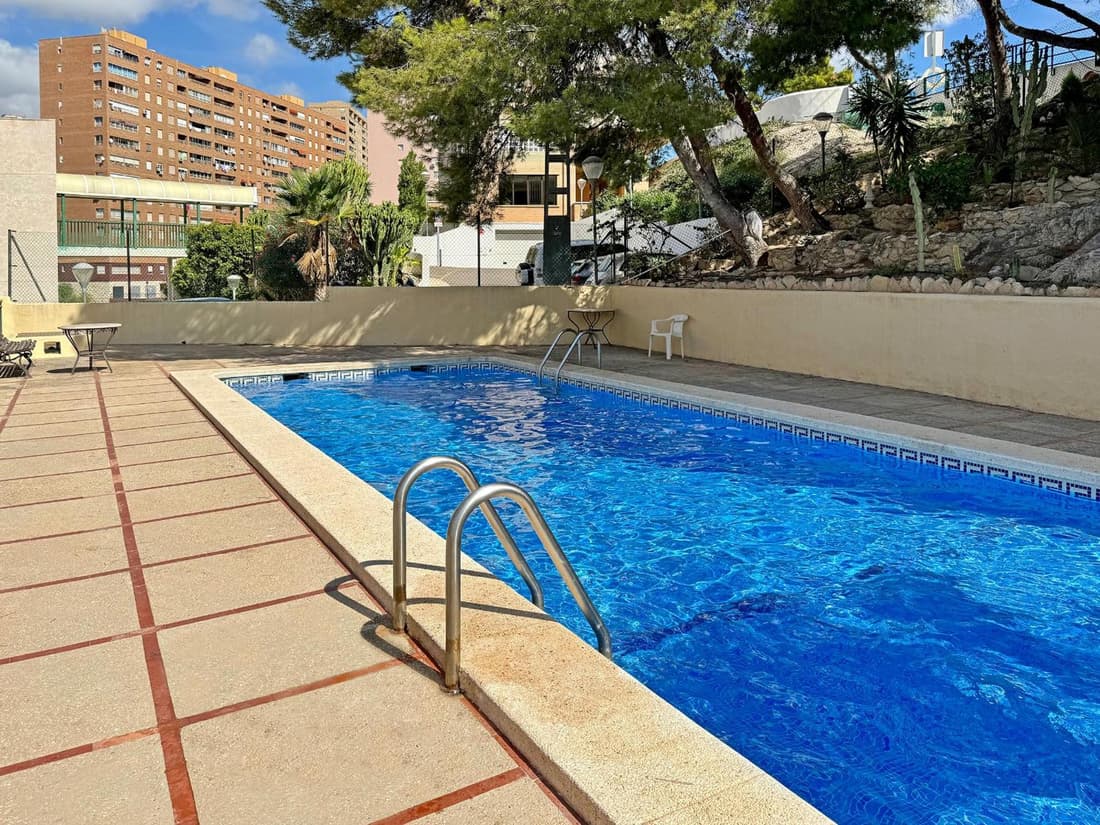 Apartamento con piscina - 2 playas