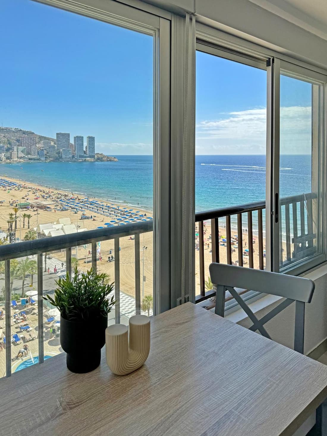 Estudio con sofá cama directamente en la playa - sin dormitorio