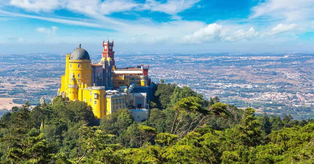 April Square Guesthouse by Lisbon with Sintra