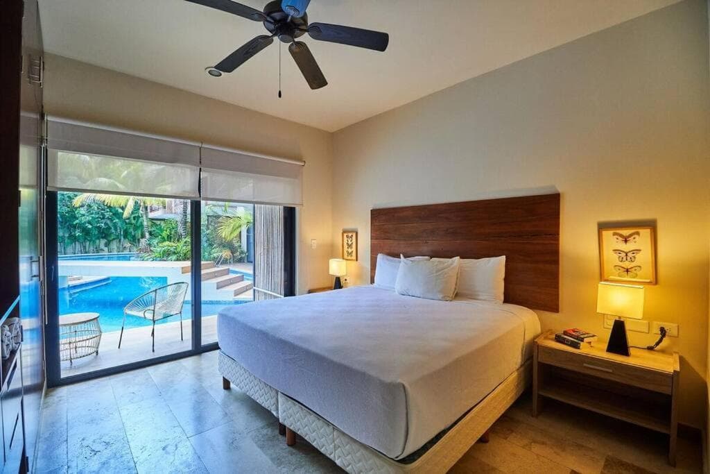 Zen Oasis Swim Up Condo Pool W Tiki Hut Bar + Gym