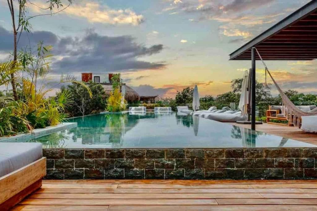 5 Star NEW Luxury Condo with Infinity & Cenote Pools