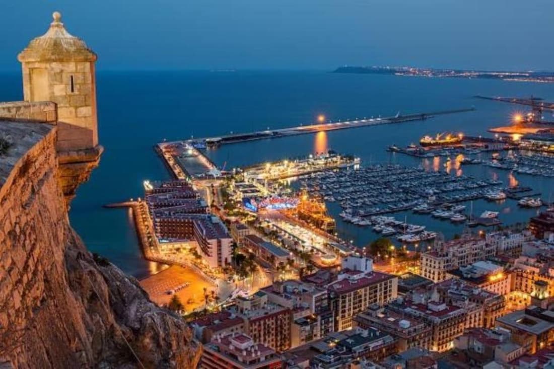 Modern Apartment in Alicante center Beach