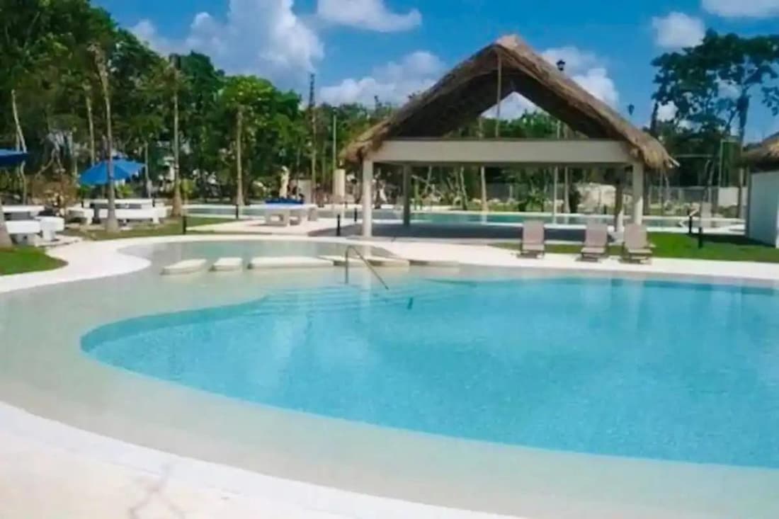 Exclusive building 6 people 3 cable televisions 3 swimming pools balcony,