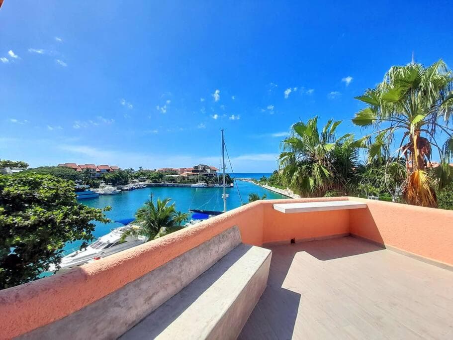 Penthouse, Ocean & Marina vws, Great 4 Remote Work