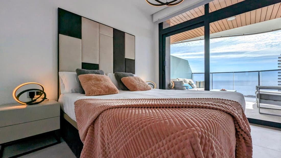 SUNSET WAVES luxury apartment