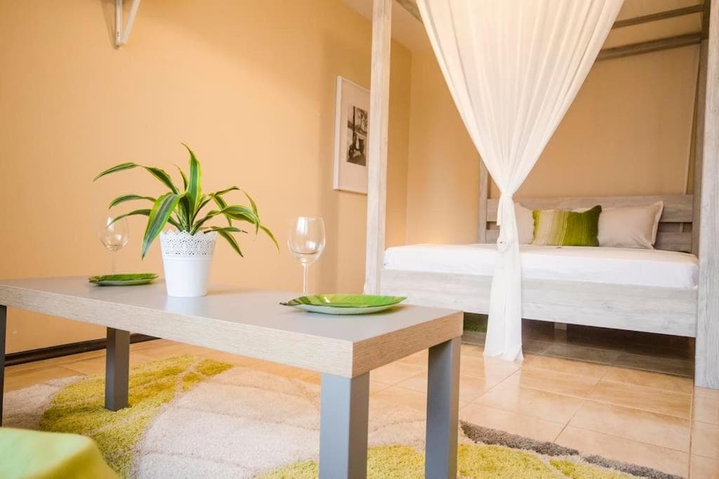 19 Cozy Central Apartment with Balcony