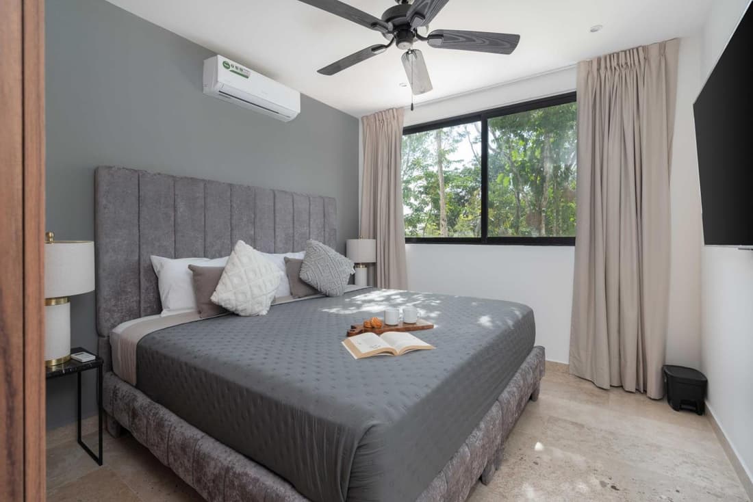2BD with Rooftop Pool near Beach