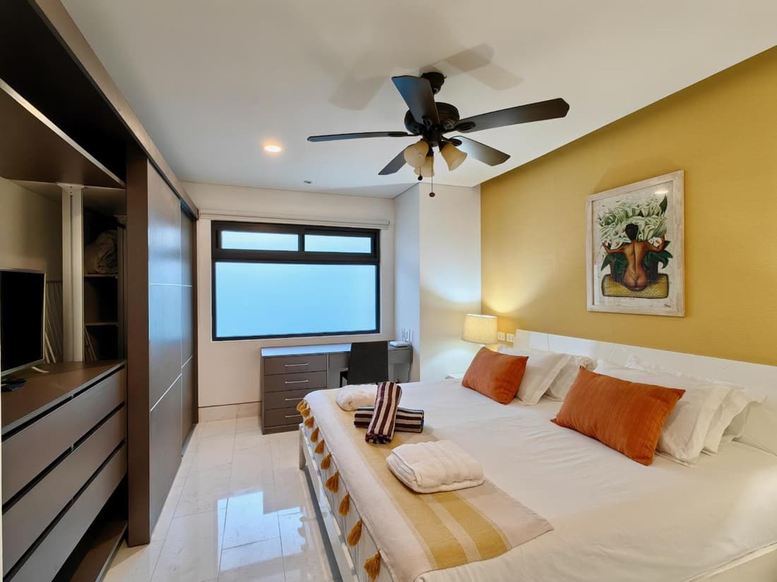 Calle 38 by Booking Guys