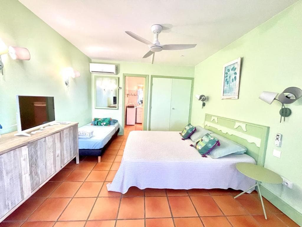 Résidence Anse des Rochers Guadeloupe Saint-François - quart de villa vue mer avec citerne et wifi privés
