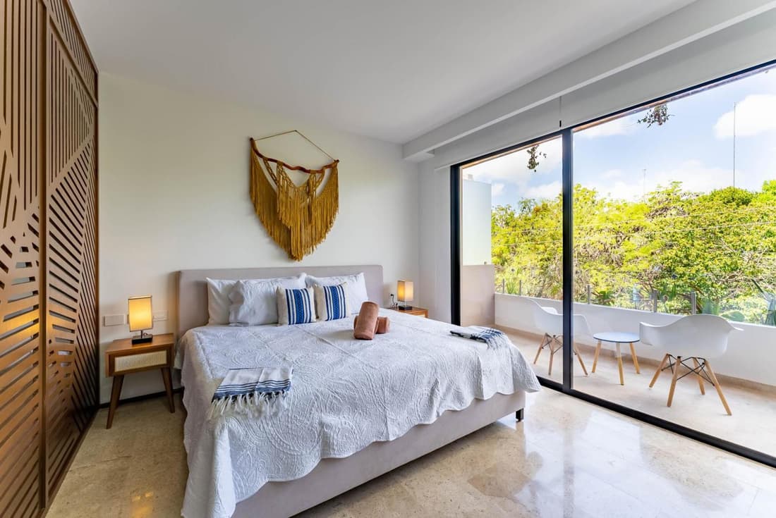 Menesse Apartments