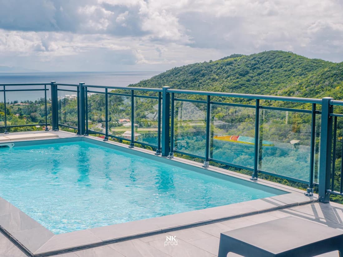 East villa. Entre terre, ciel et mer.
