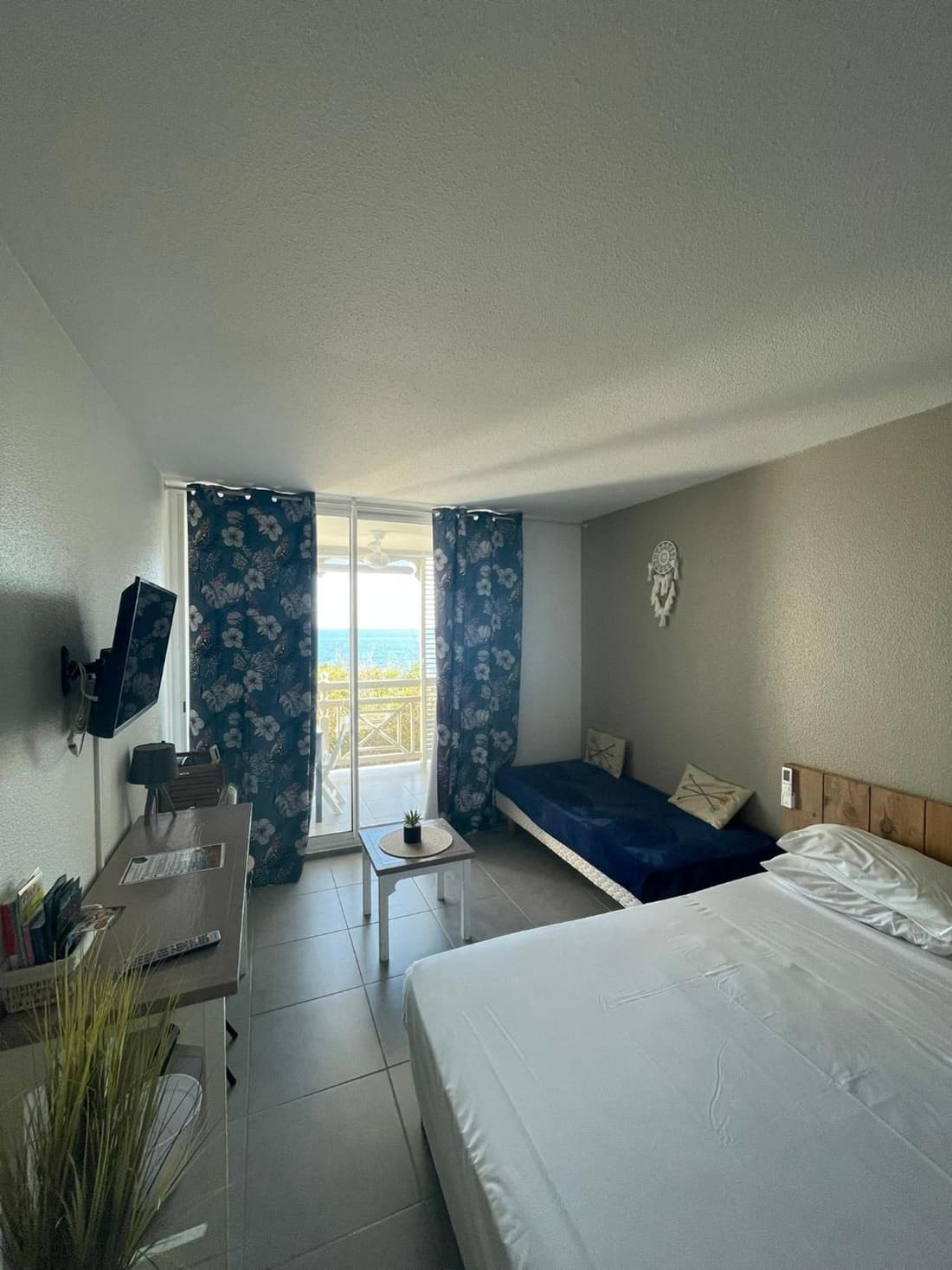 Charmant appartement avec piscine et vue sur mer