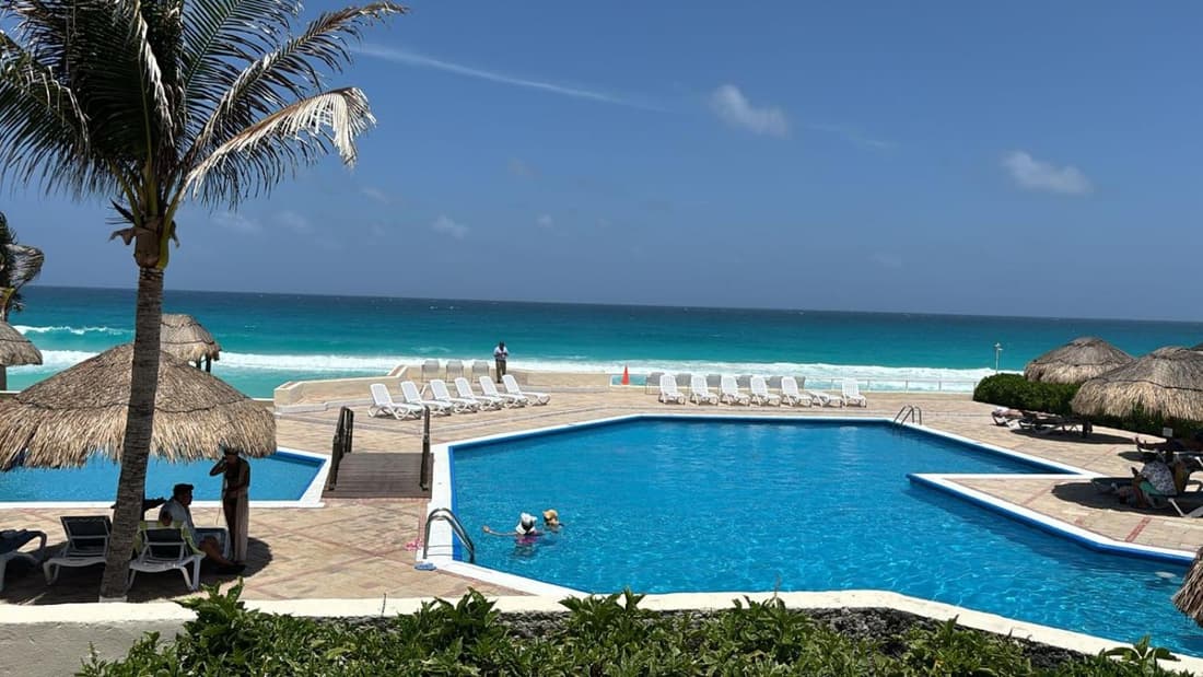 1BD Apartment with pool and beach access