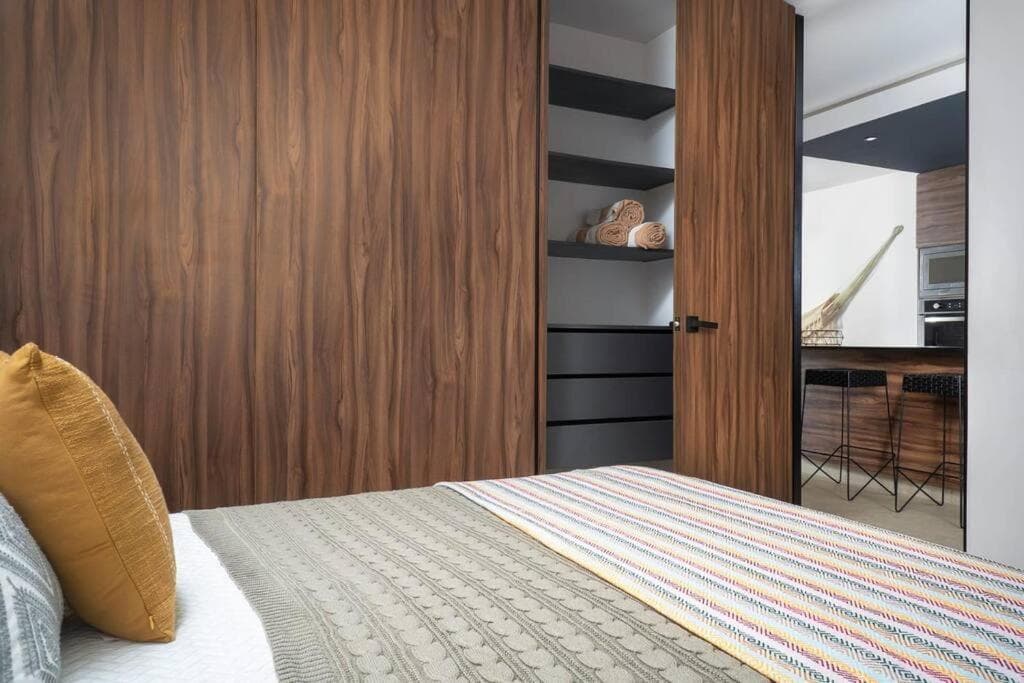 Downtown modern apartment Unique location