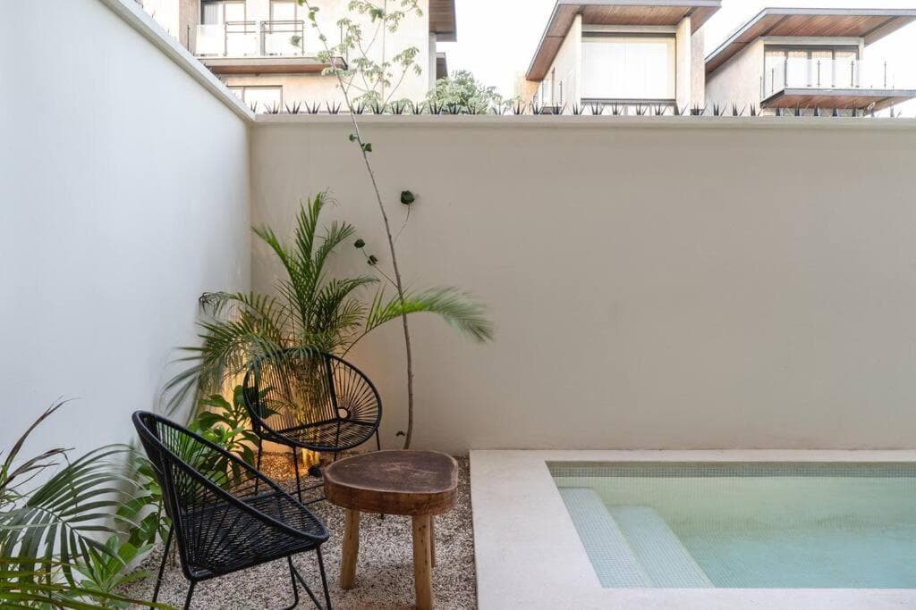 Private Pool & Terrace - Sleeps 4 Near the Beach - B104