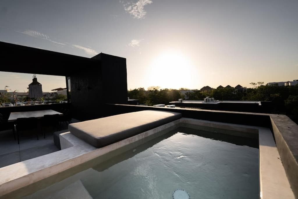 Luxury Twin Villas, 4 Private Pools, 2 Rooftops, BBQ, Near Beach