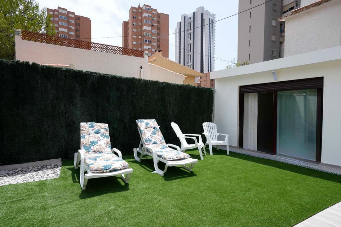 Casa LOMA con terreno privado y parking compartido - a 800m de Playa Poniente