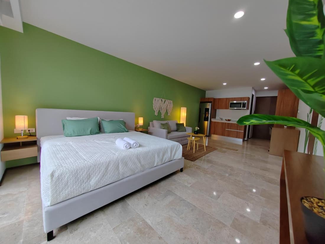 New! Beautiful studio steps away from 5th Av & Beach -GYM - Pool By Yeah